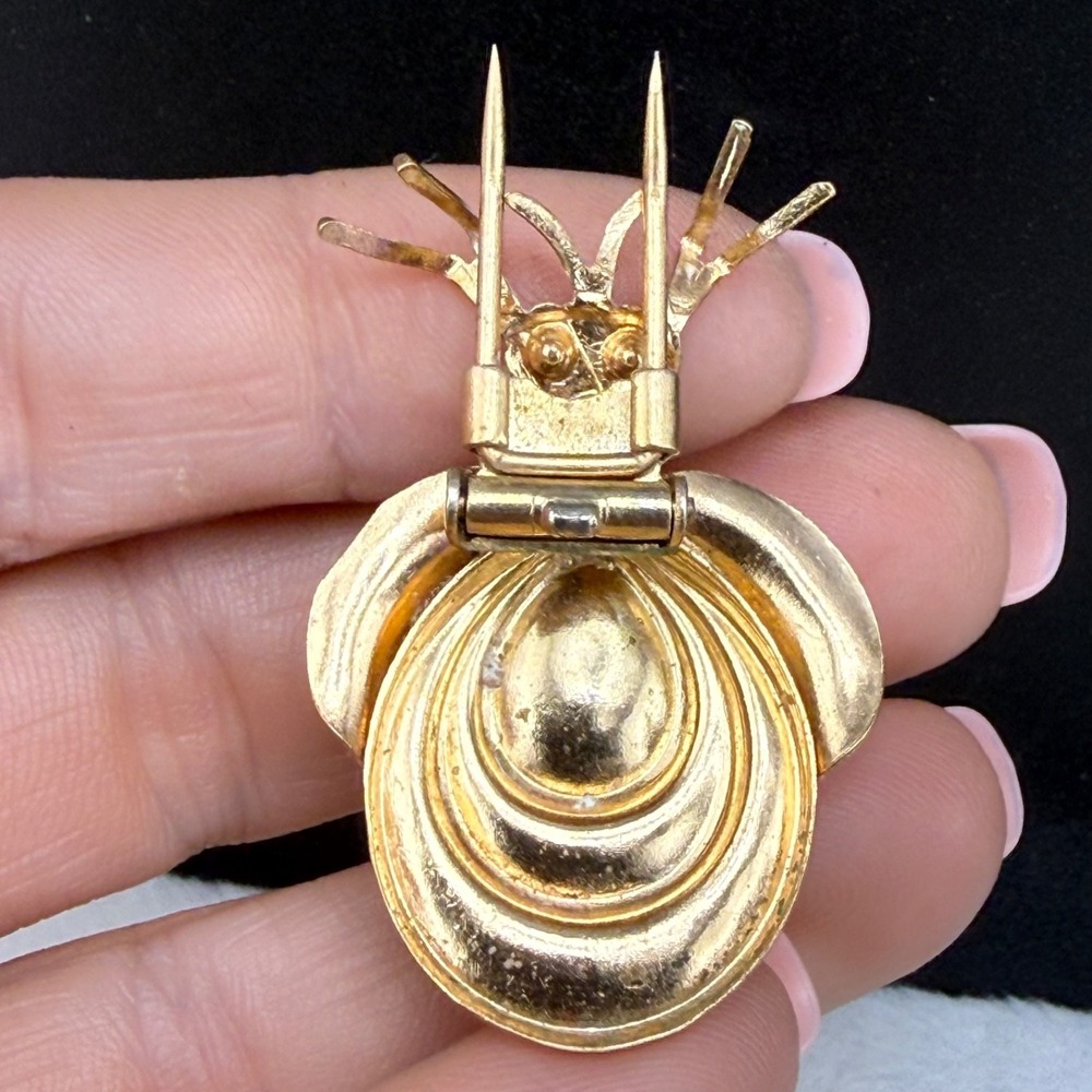 Vintage Insect Fur Clip Bug Gold Tone Rhinestone‎ - Picture 9 of 9